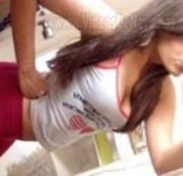 Video Laura Keller caiu net na cama com amiga safada