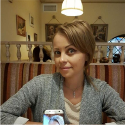 Loira safada pagando uma bela mamada até ganhar leitinho